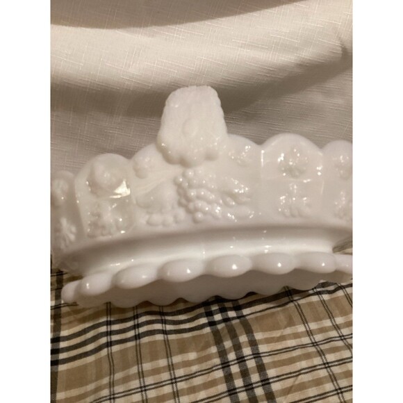 Vintage Westmoreland Milk Glass Grape & Vine Split Handle Basket/Candy Dish - Picture 10 of 12